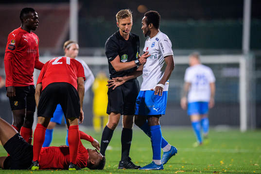 Värnamos Christian Moses får en tillsägelse av domare