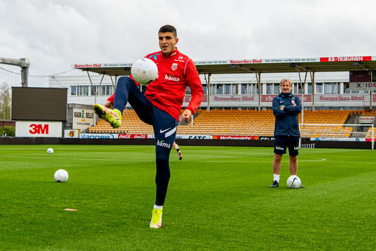Mohamed Elyounoussi and Kent Bergersen, assistant coach of