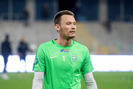 Västerås målvakt Anton Fagerström innan fotbollsmatchen