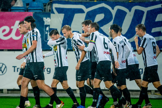 Landskronas Johan Rapp jublar med lagkamraterna