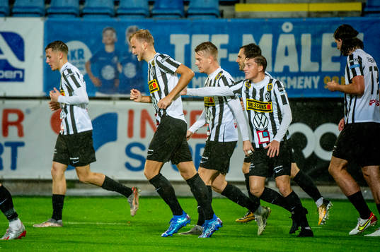 Landskronas Johan Rapp jublar med lagkamraterna