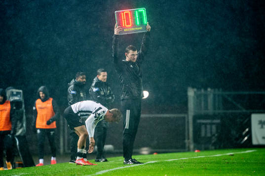 Landskronas Oscar Petersson kommer in på planen