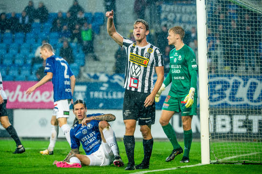 Landskronas Robin Hofsö jublar framför Trelleborgs Isak