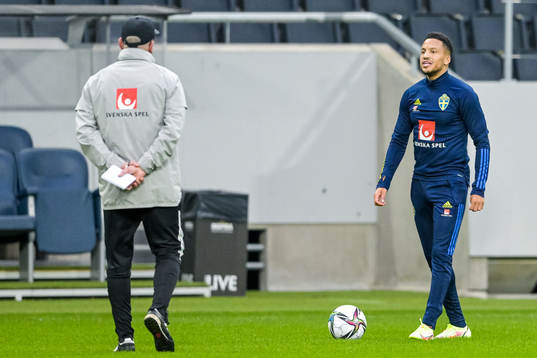 Head coach Janne Andersson and Martin Olsson of the Swedish
