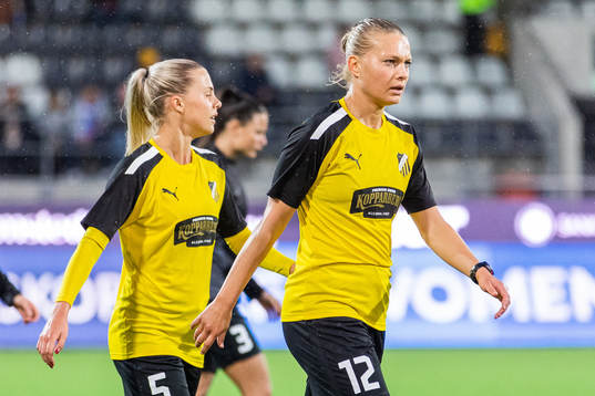 Lotta Ökvist and Stine Larsen of Häcken