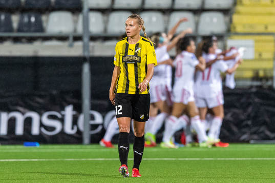 Stine Larsen of Häcken looks dejected