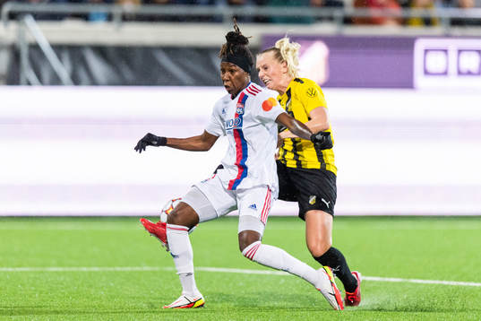 Kadeisha Buchanan of Lyon and Stina Blackstenius of Häcken