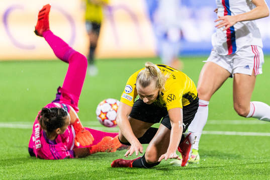 Stina Blackstenius of Häcken falls when competing for the