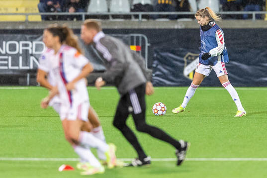 Ada Hegerberg of Lyon warm up