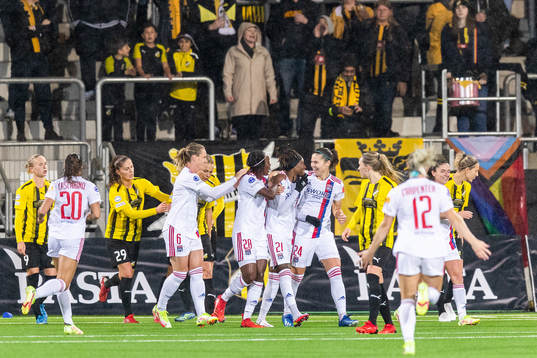 Kadeisha Buchanan of Lyon celebrates with team mates