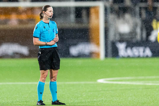 Referee Lorraine Watson