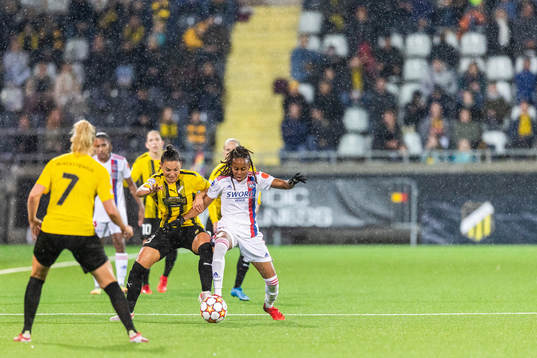 Johanna Rytting Kaneryd of Häcken and Emelyne Laurent of