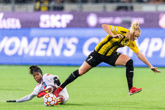 Kadeisha Buchanan of Lyon and Stina Blackstenius of Häcken