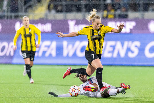 Kadeisha Buchanan of Lyon and Stina Blackstenius of Häcken