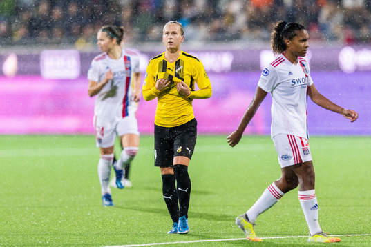 Filippa Curmark of Häcken looks dejected