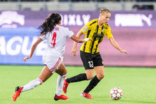 Selma Bacha of Lyon and Stine Larsen of Häcken
