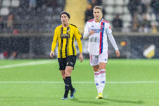 Luna Nörgaard Gevitz of Häcken and Ada Hegerberg of Lyon