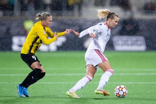 Filippa Curmark of Häcken and Ada Hegerberg of Lyon