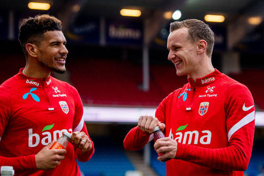 Ohi Omoijuanfo and Marius Lode of the Norwegian national