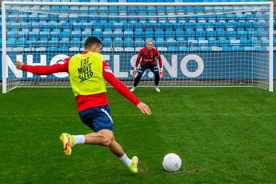 Mohamed Elyounoussi and goalkeeper Viljar Myhra of the