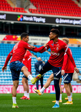 Mohamed Elyounoussi and Ohi Omoijuanfo of the Norwegian