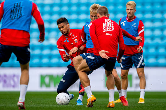 Ohi Omoijuanfo and Birger Meling of the Norwegian national