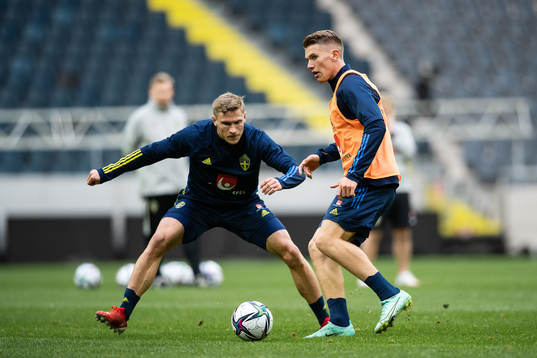 Carl Starfelt and Viktor Gyökeres of the Swedish national