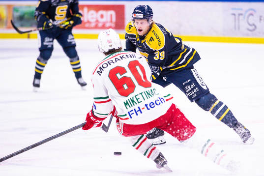 Moras Kalle Miketinac och Södertäljes Brett Pollock