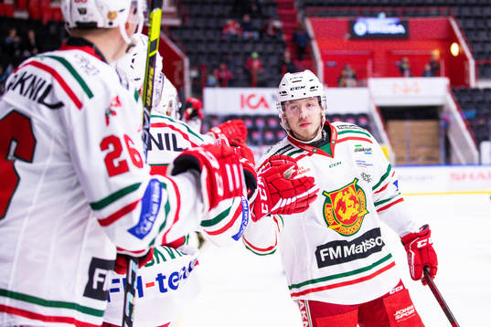 Moras Gustav Berglund jublar