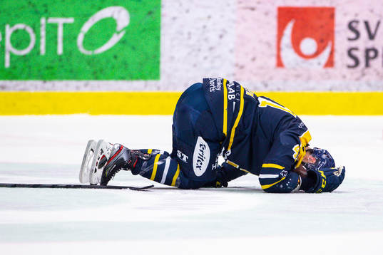 Södertäljes Colin Smith har ont