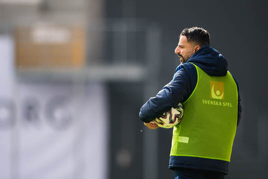 Poya Asbaghi, head coach