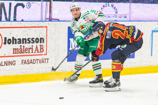 Rögles Ryan McKiernan och Djurgårdens Ludvig Rensfeldt