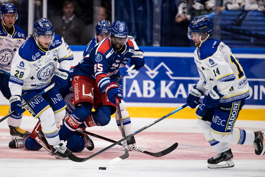 Leksands Justin Kloos och Oskarshamns Daniel Muzito -