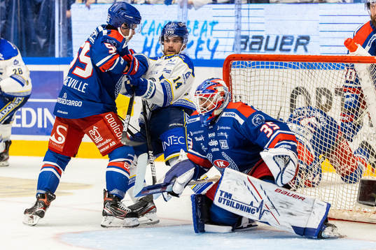 Oskarshamns David Quenneville och målvakt Joe Cannata
