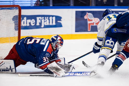 Leksands Martin Karlsson och Oskarshamns målvakt Joe