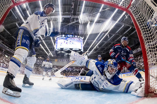 Leksands målvakt Kasimir Kaskisuo och Leksands Ben Thomas