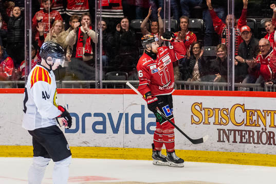 Örebros Robin Kovacs jublar