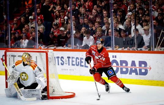Brynäs målvakt Veini Vehviläinen och Örebros Jani
