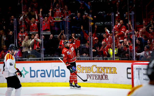Örebros Robin Kovacs jublar
