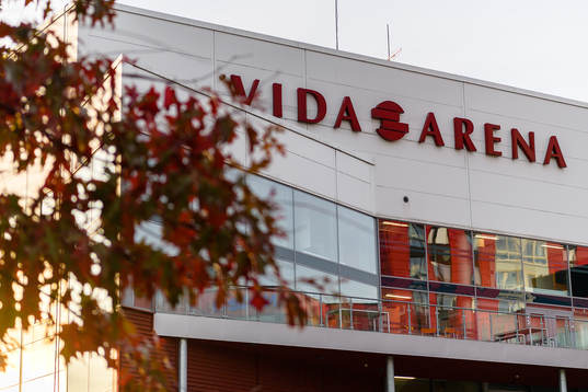 Exteriör vy av Vida arena före ishockeymatchen i SHL
