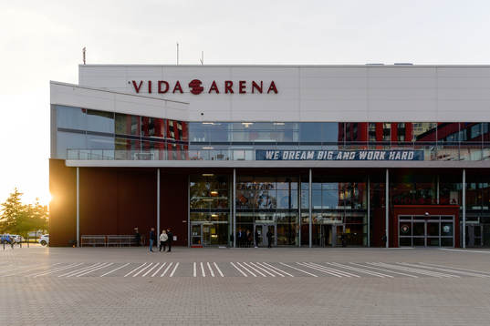 Exteriör vy av Vida arena före ishockeymatchen i SHL