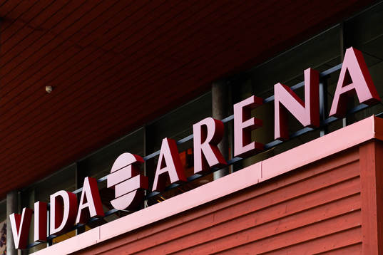 Exteriör vy av Vida arena före ishockeymatchen i SHL