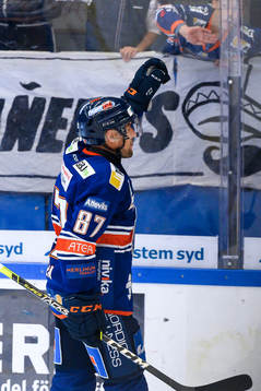 Växjös Robert Rosén jublar