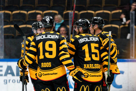 Skellefteås Filip Roos och Melker Karlsson jublar