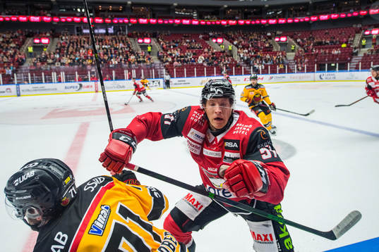 Luleås Linus Fröberg och Malmö Redhawks Emil Sylvegård