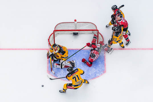 Malmö Redhawks Carl Söderberg och Carl Persson oroar mot
