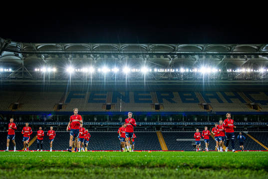 Kristian Thorstvedt, Martin Ødegaard and players of the