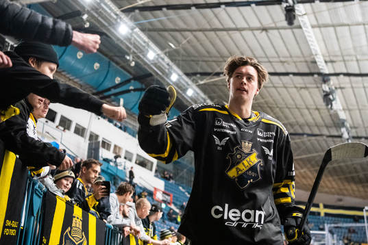 s Malte Setkov innan ishockeymatchen i Hockeyallsvenskan