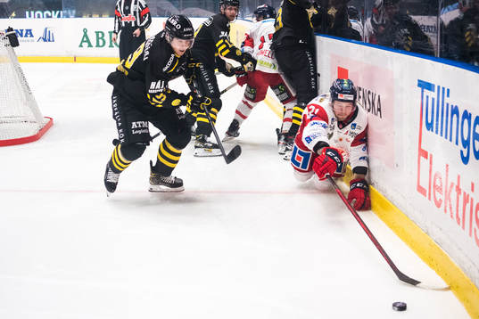 s Lucas Carlsson och Västerviks Victor Öhman