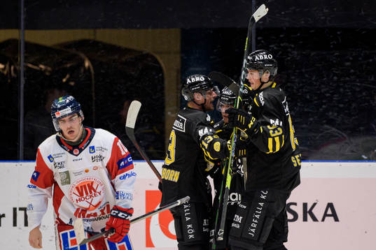 s Axel Wemmenborn , Lucas Carlsson och Malte Setkov jublar